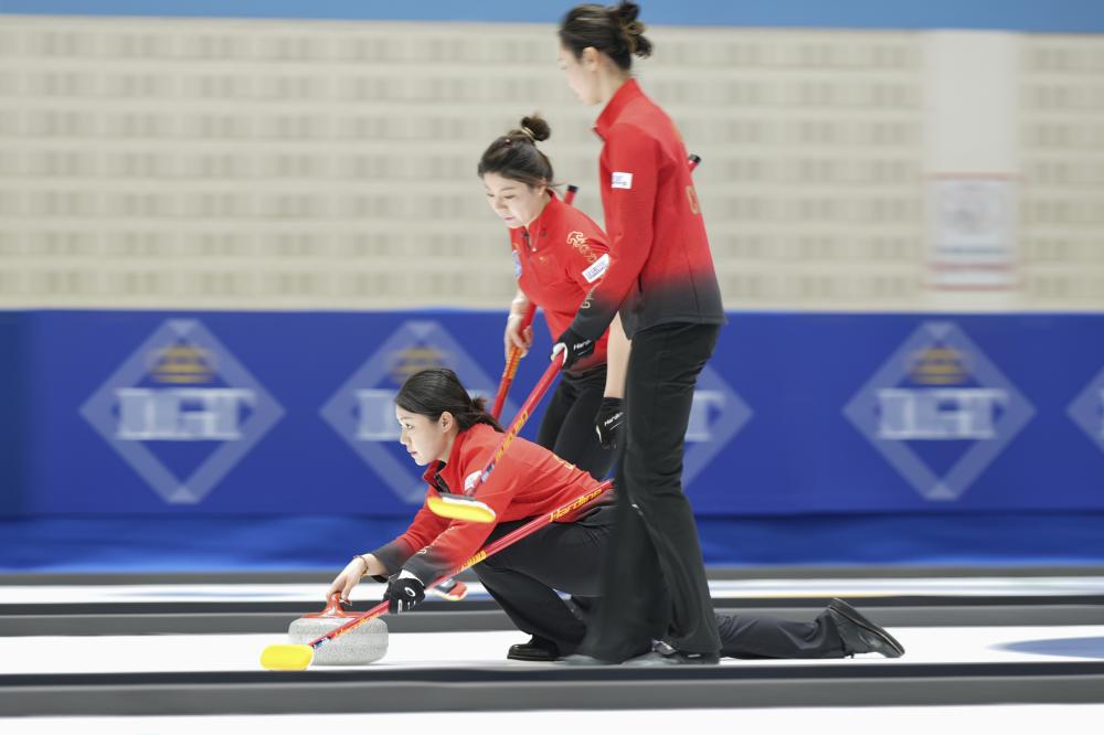 湖人新赛季连胜三场，团队配合显著提升