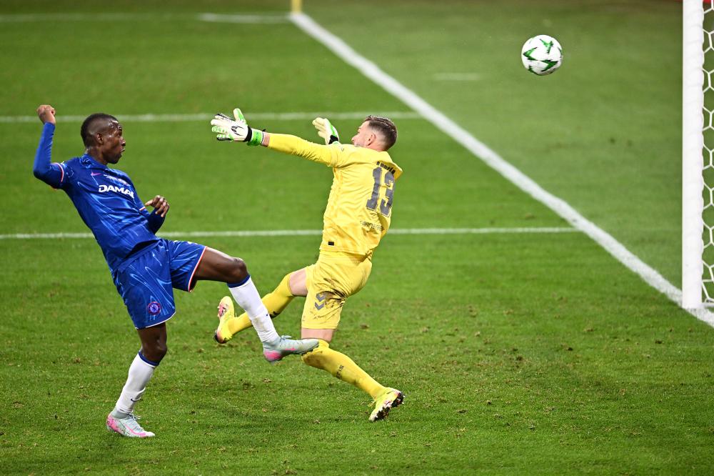 NBA交易市场最新动态：火箭完成签约,